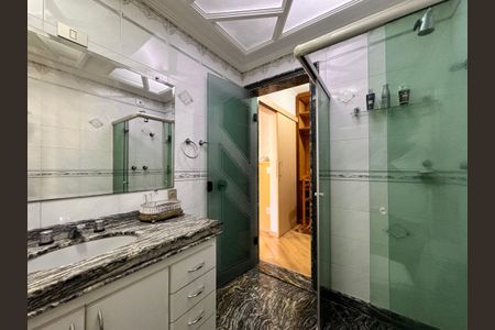 Apartamento à venda com 203m², 3 quartos e 5 vagas Apartamento à venda com 203m², 3 quartos e 5 vagasBanheiro da suíte 2