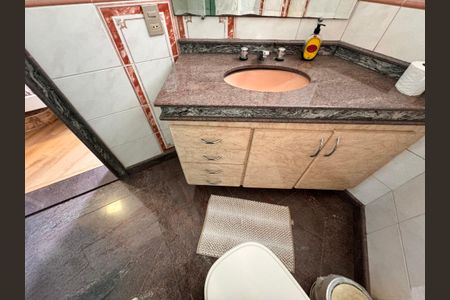Apartamento à venda com 203m², 3 quartos e 5 vagas Apartamento à venda com 203m², 3 quartos e 5 vagasBanheiro da suíte 1
