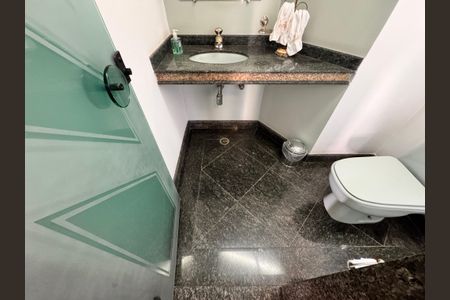 Apartamento à venda com 203m², 3 quartos e 5 vagas Apartamento à venda com 203m², 3 quartos e 5 vagasLavabo