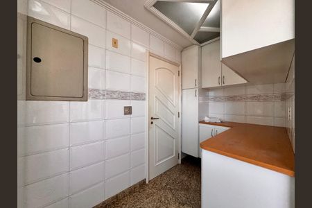 Apartamento à venda com 203m², 3 quartos e 5 vagas Apartamento à venda com 203m², 3 quartos e 5 vagasLavanderia