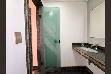 Apartamento à venda com 203m², 3 quartos e 5 vagas Apartamento à venda com 203m², 3 quartos e 5 vagasLavabo