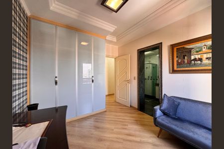 Apartamento à venda com 203m², 3 quartos e 5 vagas Apartamento à venda com 203m², 3 quartos e 5 vagasSuite 3