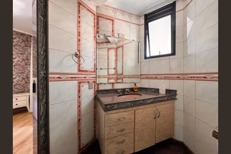 Apartamento à venda com 203m², 3 quartos e 5 vagas Apartamento à venda com 203m², 3 quartos e 5 vagasBanheiro da suíte 1