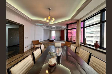 Apartamento à venda com 203m², 3 quartos e 5 vagas Apartamento à venda com 203m², 3 quartos e 5 vagasSala