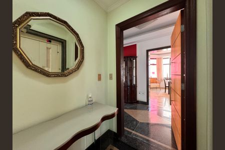 Apartamento à venda com 203m², 3 quartos e 5 vagas Apartamento à venda com 203m², 3 quartos e 5 vagasHall de entrada privativa