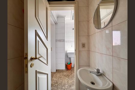 Apartamento à venda com 203m², 3 quartos e 5 vagas Apartamento à venda com 203m², 3 quartos e 5 vagasBanheiro de serviço