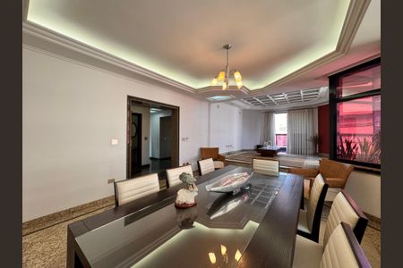 Apartamento à venda com 203m², 3 quartos e 5 vagas Apartamento à venda com 203m², 3 quartos e 5 vagasSala