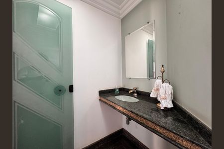 Apartamento à venda com 203m², 3 quartos e 5 vagas Apartamento à venda com 203m², 3 quartos e 5 vagasLavabo