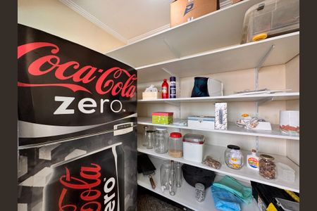 Apartamento à venda com 203m², 3 quartos e 5 vagas Apartamento à venda com 203m², 3 quartos e 5 vagasDespensa