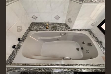 Apartamento à venda com 203m², 3 quartos e 5 vagas Apartamento à venda com 203m², 3 quartos e 5 vagasBanheiro da suíte 2