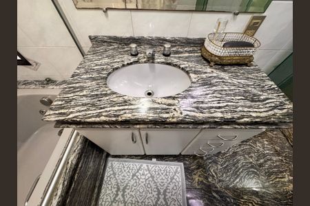 Apartamento à venda com 203m², 3 quartos e 5 vagas Apartamento à venda com 203m², 3 quartos e 5 vagasBanheiro da suíte 2