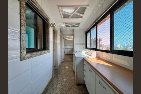 Apartamento à venda com 203m², 3 quartos e 5 vagas Apartamento à venda com 203m², 3 quartos e 5 vagasLavanderia