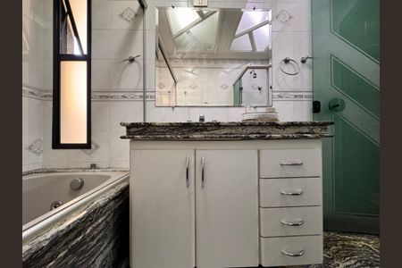 Apartamento à venda com 203m², 3 quartos e 5 vagas Apartamento à venda com 203m², 3 quartos e 5 vagasBanheiro da suíte 2