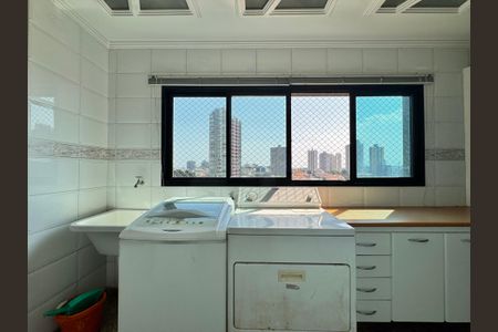 Apartamento à venda com 203m², 3 quartos e 5 vagas Apartamento à venda com 203m², 3 quartos e 5 vagasLavanderia