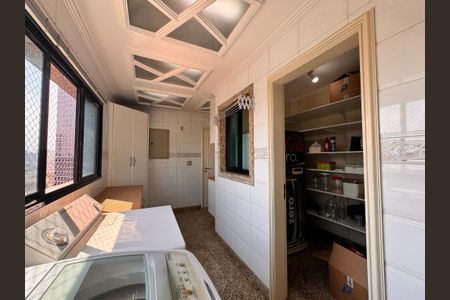 Apartamento à venda com 203m², 3 quartos e 5 vagas Apartamento à venda com 203m², 3 quartos e 5 vagasLavanderia