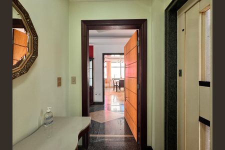 Apartamento à venda com 203m², 3 quartos e 5 vagas Apartamento à venda com 203m², 3 quartos e 5 vagasHall de entrada privativa