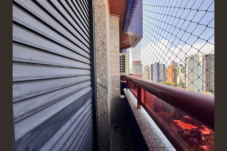 Apartamento à venda com 203m², 3 quartos e 5 vagas Apartamento à venda com 203m², 3 quartos e 5 vagasSacada suíte 1