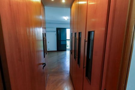 Apartamento à venda com 152m², 3 quartos e 3 vagasCloset da suíte 1