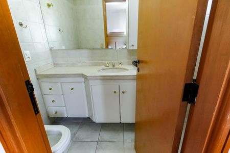 Apartamento à venda com 152m², 3 quartos e 3 vagasBanheiro da Suíte 2