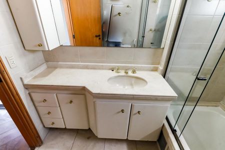 Apartamento à venda com 152m², 3 quartos e 3 vagasBanheiro da Suíte 1