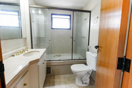 Apartamento à venda com 152m², 3 quartos e 3 vagasBanheiro da Suíte 1