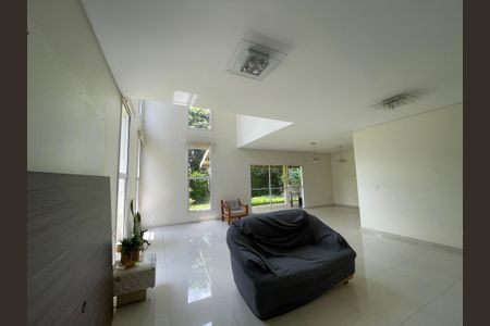 Casa de condomínio para alugar com 300m², 3 quartos e 6 vagasSala
