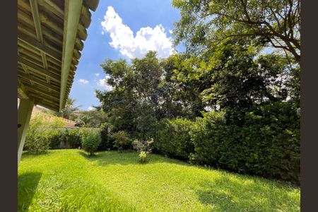 Casa de condomínio para alugar com 300m², 3 quartos e 6 vagasQuintal