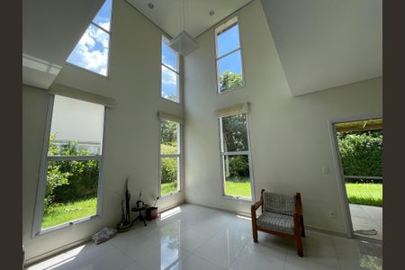 Casa de condomínio para alugar com 300m², 3 quartos e 6 vagasSala