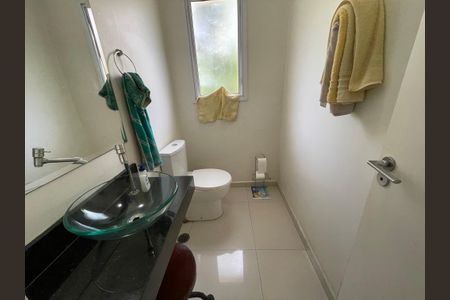 Casa de condomínio para alugar com 300m², 3 quartos e 6 vagasBanheiro da Suíte 2