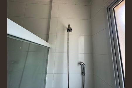 Casa de condomínio para alugar com 300m², 3 quartos e 6 vagasBanheiro da Suíte 1