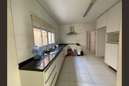Casa de condomínio para alugar com 300m², 3 quartos e 6 vagasCozinha