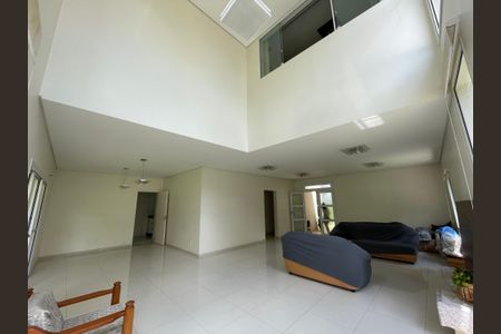 Casa de condomínio para alugar com 300m², 3 quartos e 6 vagasSala