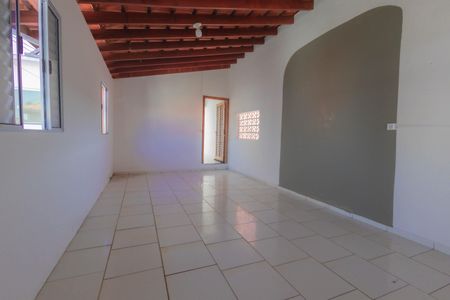 Casa para alugar com 220m², 4 quartos e 2 vagas Casa para alugar com 220m², 4 quartos e 2 vagasSala