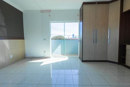 Casa para alugar com 220m², 4 quartos e 2 vagas Casa para alugar com 220m², 4 quartos e 2 vagasSuíte