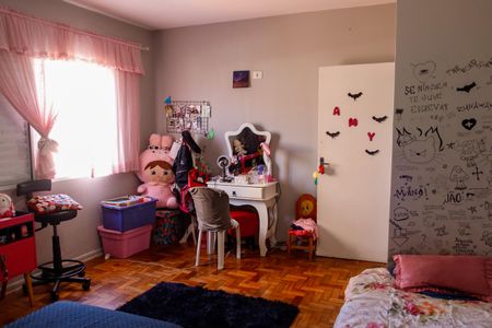 Casa à venda com 273m², 4 quartos e 2 vagasQuarto 1