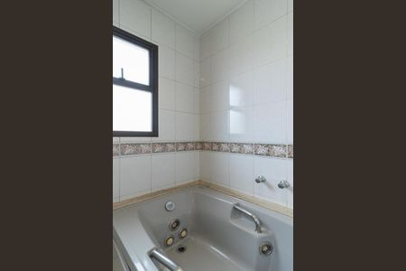 Apartamento à venda com 295m², 4 quartos e 3 vagasBanheiro da Suíte 1