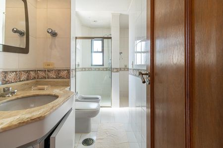 Apartamento à venda com 295m², 4 quartos e 3 vagasBanheiro da Suíte 1