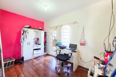 Casa para alugar com 500m², 4 quartos e 5 vagas Casa para alugar com 500m², 4 quartos e 5 vagasQuarto