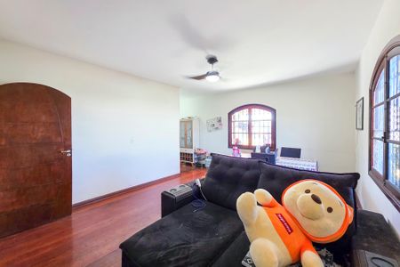 Casa para alugar com 500m², 4 quartos e 5 vagas Casa para alugar com 500m², 4 quartos e 5 vagasSala