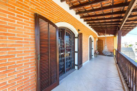 Casa para alugar com 500m², 4 quartos e 5 vagas Casa para alugar com 500m², 4 quartos e 5 vagasVaranda