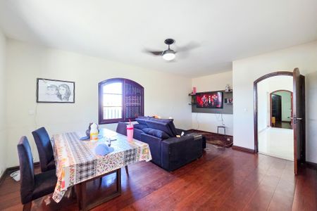 Casa para alugar com 500m², 4 quartos e 5 vagas Casa para alugar com 500m², 4 quartos e 5 vagasSala