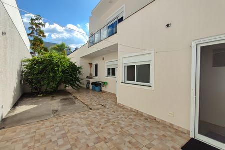 Casa de condomínio para alugar com 560m², 5 quartos e 8 vagasQuintal