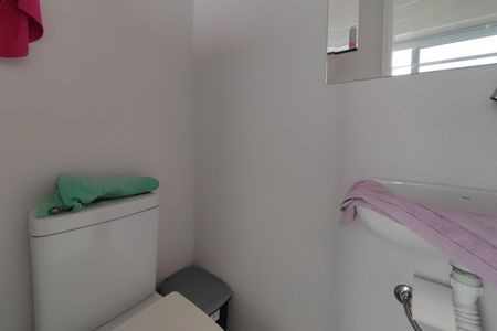 Casa de condomínio para alugar com 560m², 5 quartos e 8 vagasBanheiro de Serviço