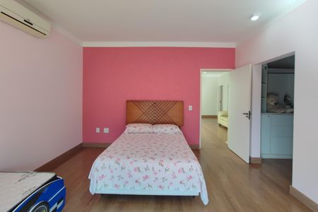 Casa de condomínio para alugar com 560m², 5 quartos e 8 vagasQuarto Suíte