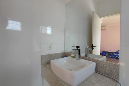 Casa de condomínio para alugar com 560m², 5 quartos e 8 vagasBanheiro Suíte