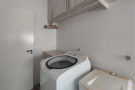 Casa de condomínio para alugar com 560m², 5 quartos e 8 vagasÁrea de Serviço