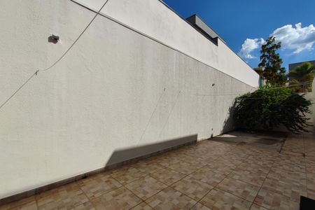 Casa de condomínio para alugar com 560m², 5 quartos e 8 vagasQuintal