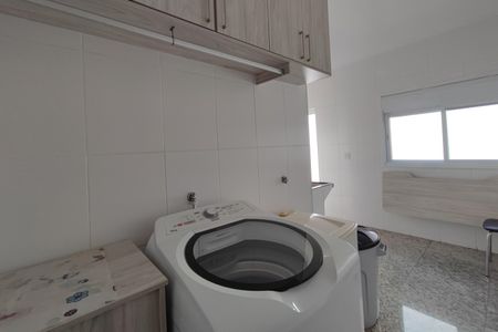 Casa de condomínio para alugar com 560m², 5 quartos e 8 vagasÁrea de Serviço