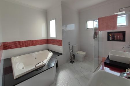 Casa de condomínio para alugar com 560m², 5 quartos e 8 vagasBanheiro Suíte 4