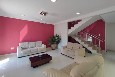 Casa de condomínio para alugar com 560m², 5 quartos e 8 vagasSala de Estar